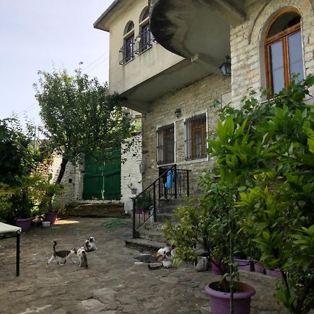 Stone Pazar Guest House Gjirokaster Bagian luar foto