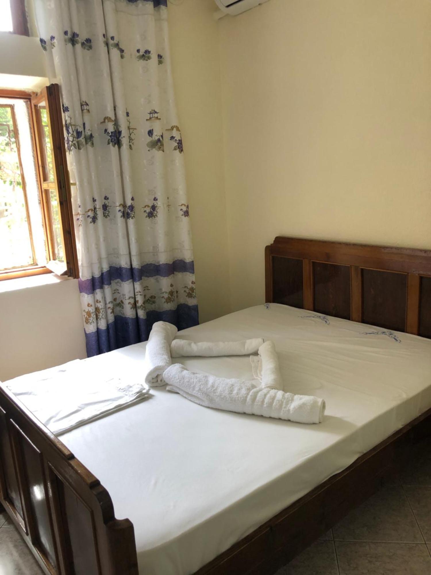 Stone Pazar Guest House Gjirokaster Bagian luar foto