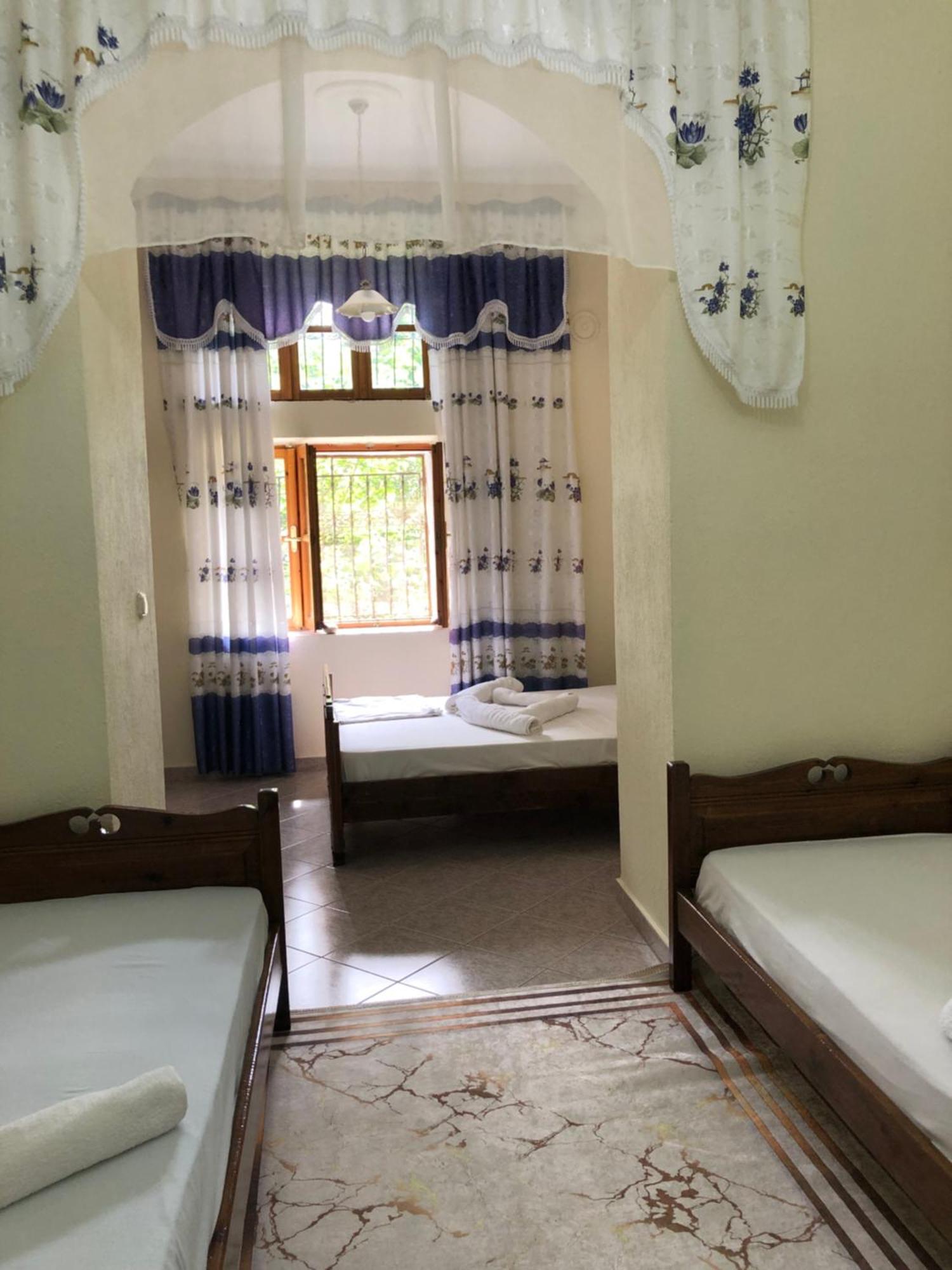 Stone Pazar Guest House Gjirokaster Bagian luar foto